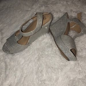 NWOT silver prom heels